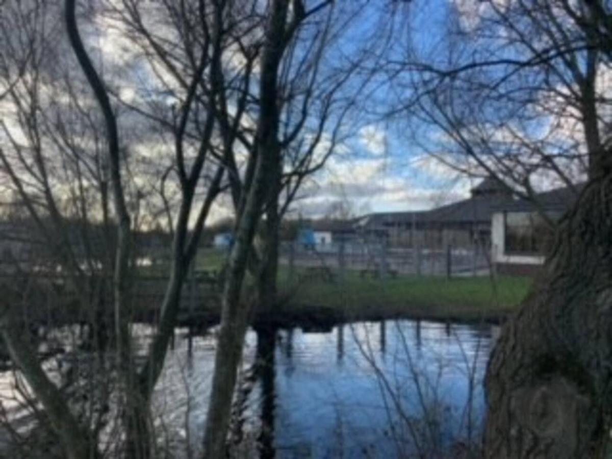 Captivating Bluebell Lodge 2-Bed Cotswolds Caravan Cirencester Exteriör bild