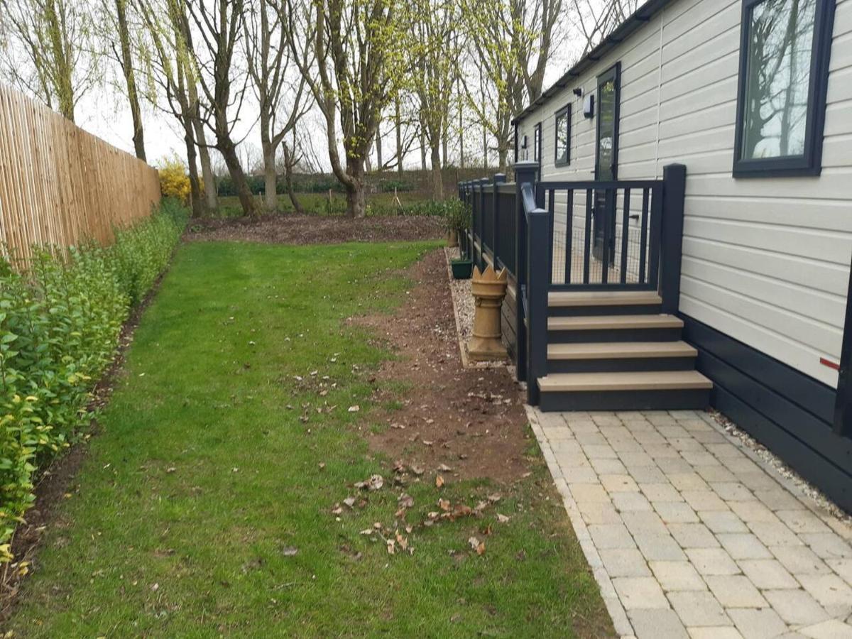 Captivating Bluebell Lodge 2-Bed Cotswolds Caravan Cirencester Exteriör bild
